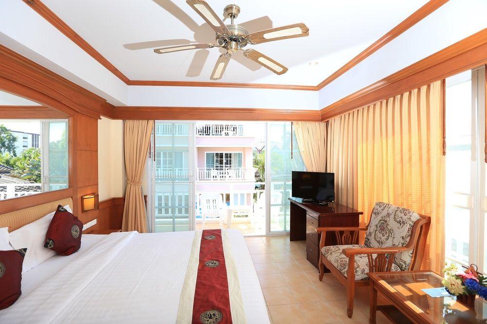 Chaba Kata Beach Hotel Exteriör bild